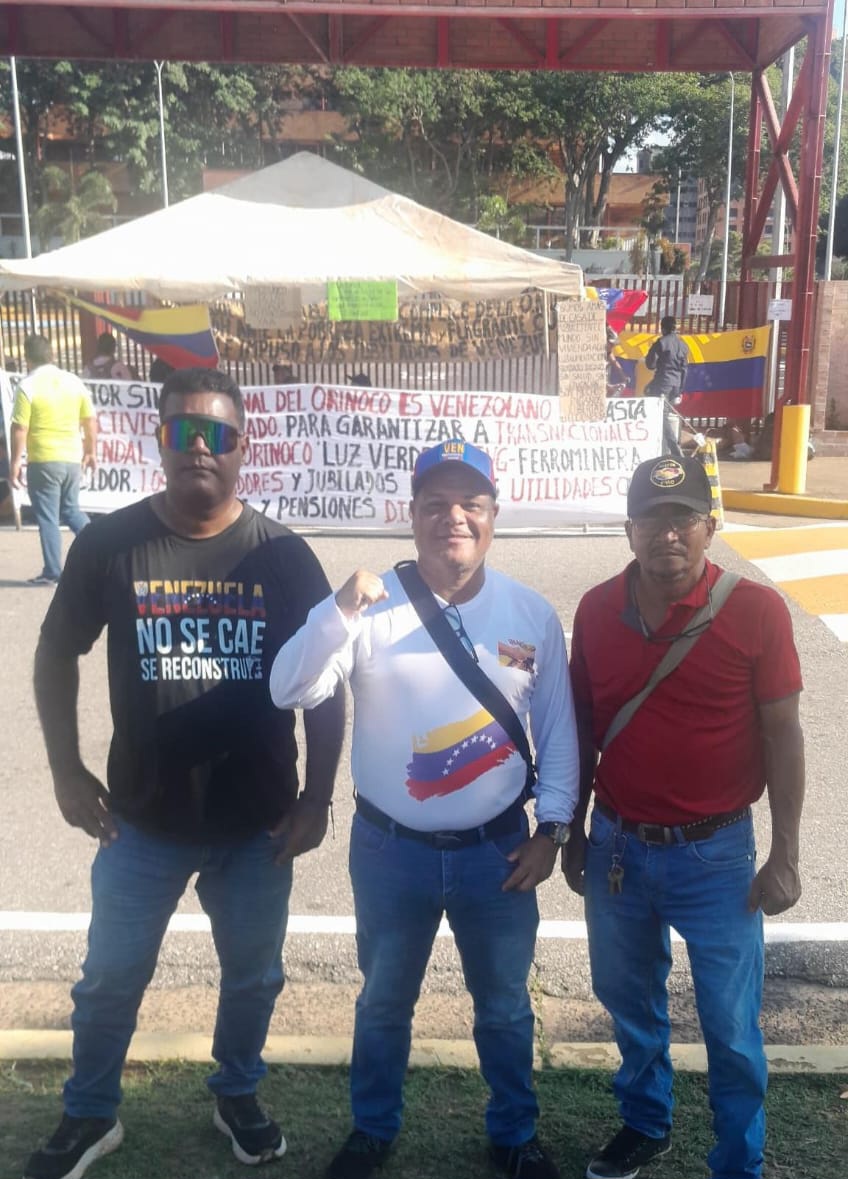 Trabajadores y jubilados del holding CVG cumplen más de 36 horas de vigilia en "el muro de los lamentos" liderados por el Movimiento Vamos FMO