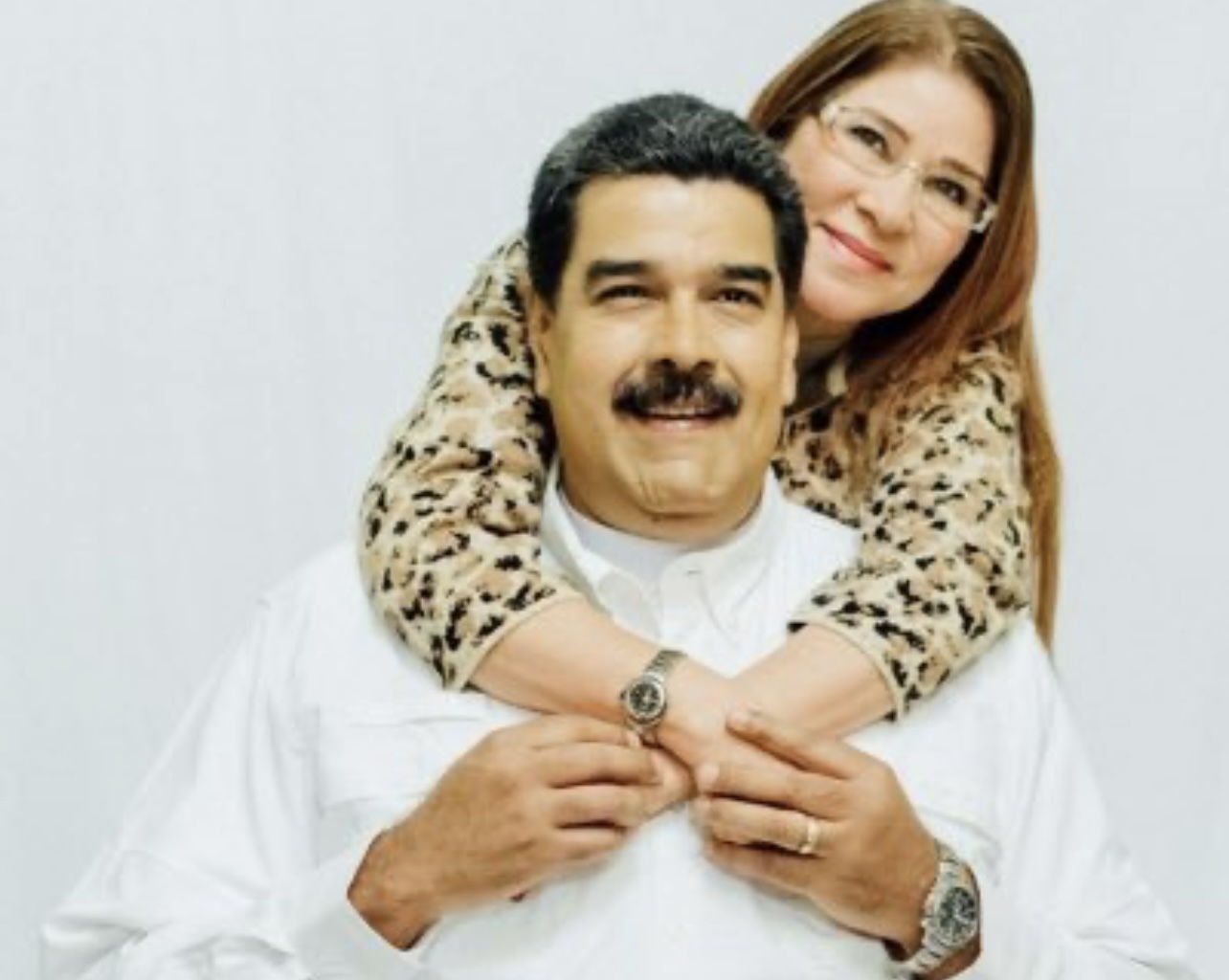 🚨🇻🇪🇺🇸 | La Justicia estadounidense estableció un nuevo calendario para el proceso contra Nicolás Maduro y Cilia Flores, tras la audiencia celebrada en Nueva York por los nuevos cargos de tortura, de los que ambos se declararon no culpables.